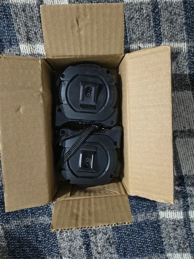 Duas unidades da Trena CarbonMax dentro da caixa de envio